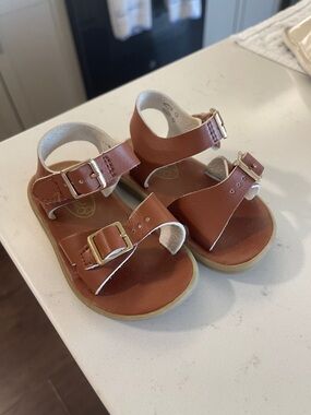 FootMates Tan Brown Buckle Toddler Sandals